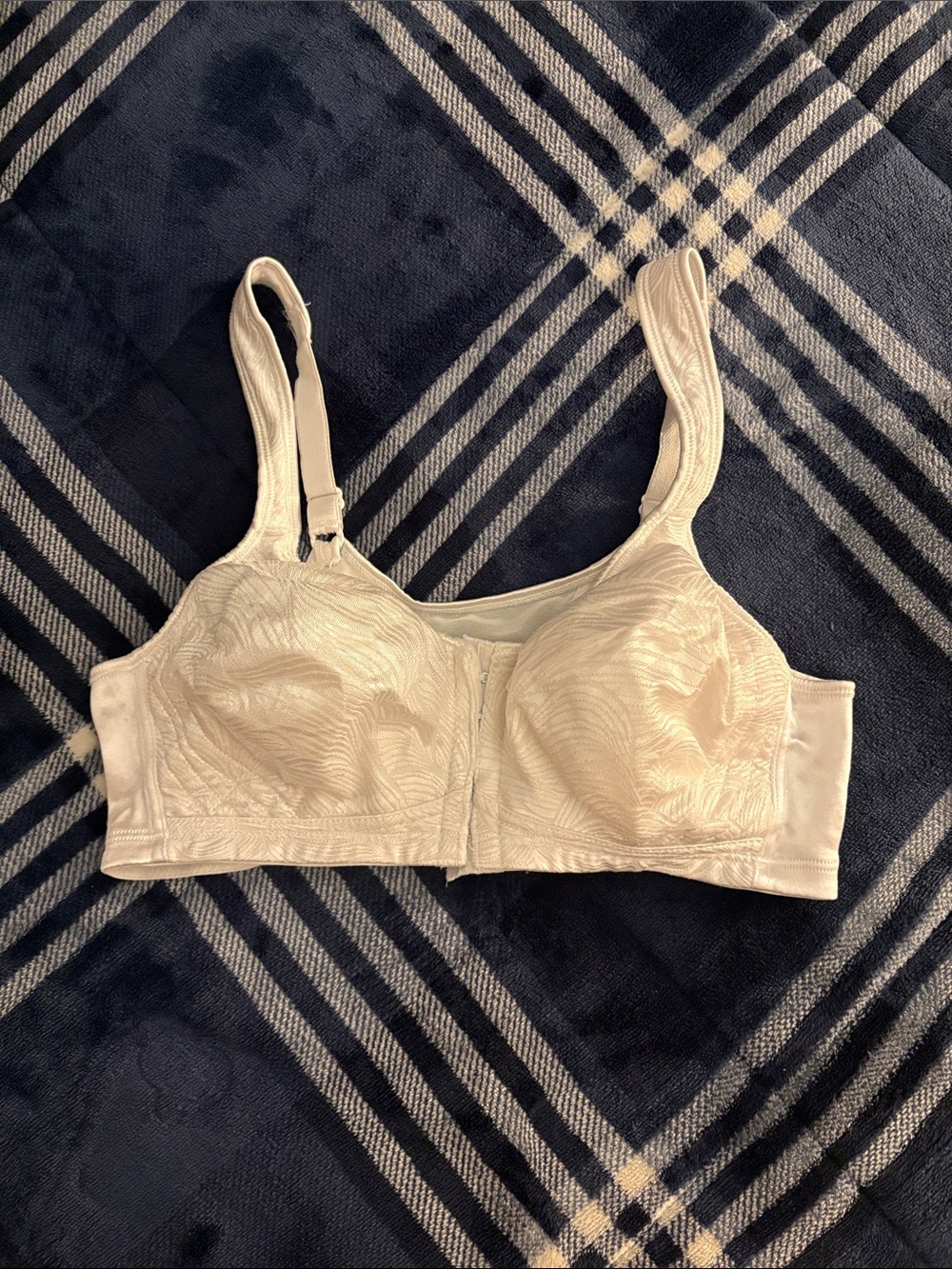 Playtex Women's Front-Closure Comfort Bra in white